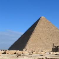 Кто и когда построил пирамиду хеопса В пирамиде хеопса